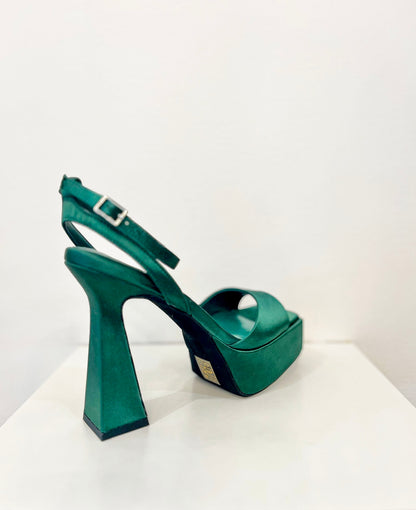 Grooving Platform Sandal