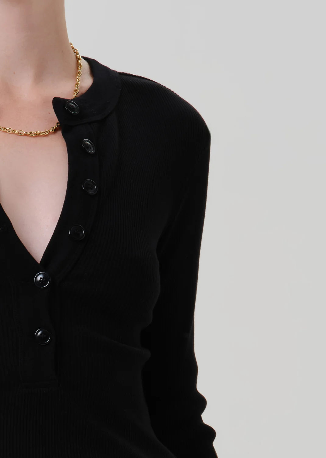 Varra Henley in Black