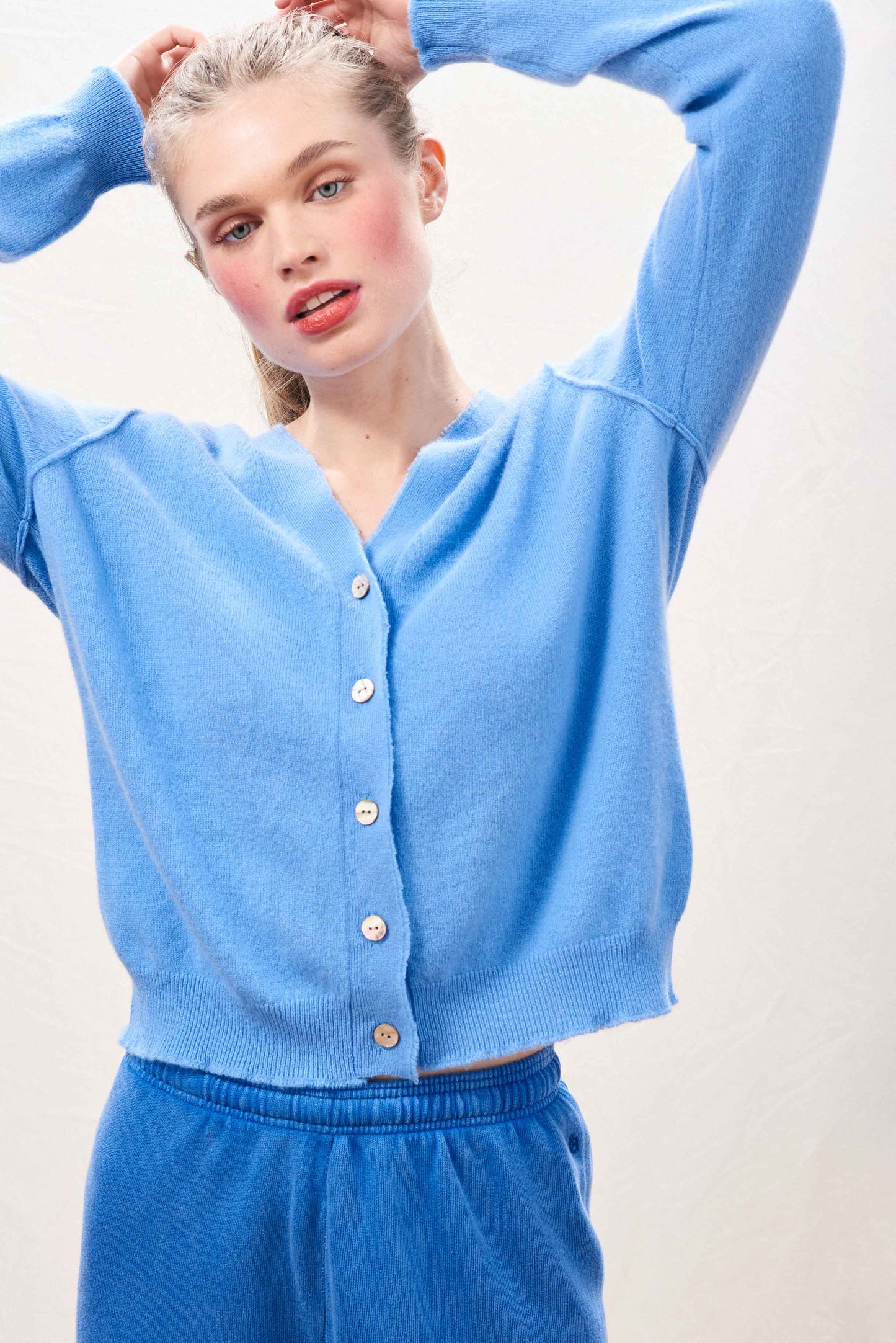 Cashmere Distressed Vee Cardigan in Blue